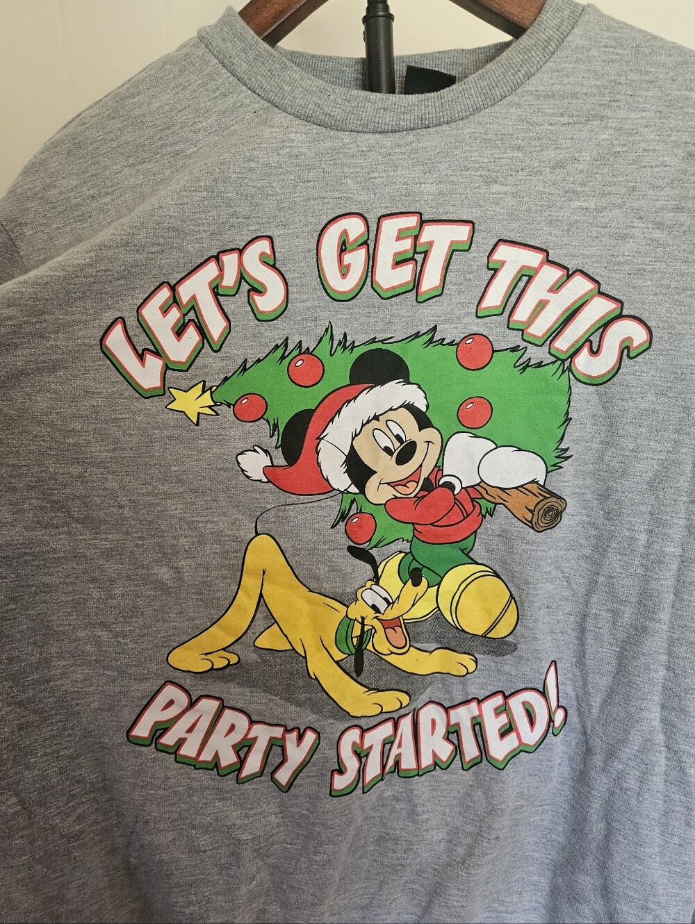 Disney Gray Crewneck Sweatshirt with Mickey & Pluto Holiday Graphic Size Large - Picture 2 of 6